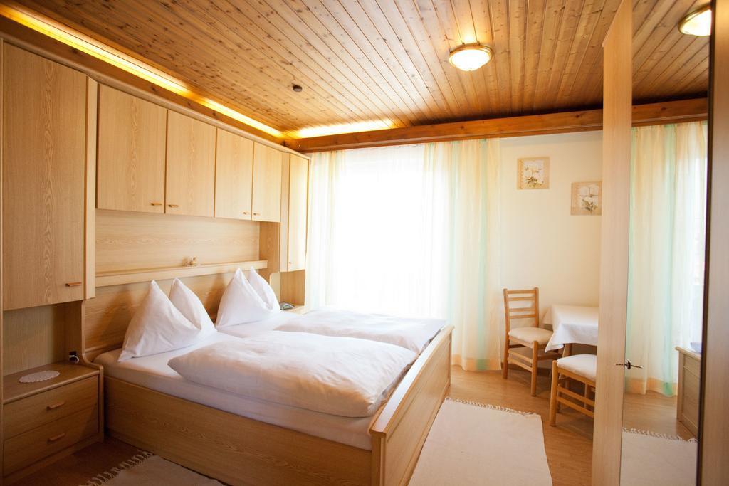 Familiengaestehaus Ingrid Sankt Martin am Tennengebirge Room photo