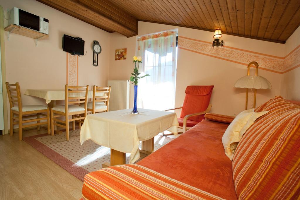 Familiengaestehaus Ingrid Sankt Martin am Tennengebirge Room photo